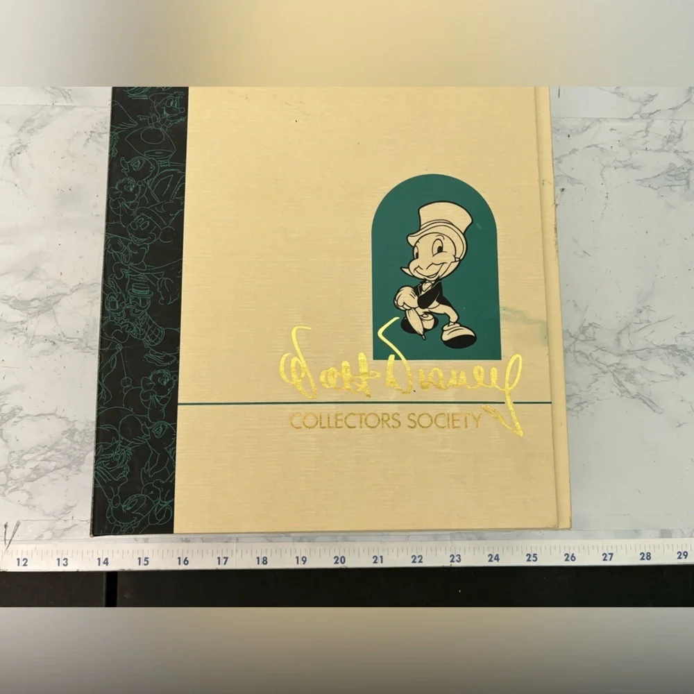 Walt Disney Collectors Society Magazine Box Vintage Book - Picture 7 of 8